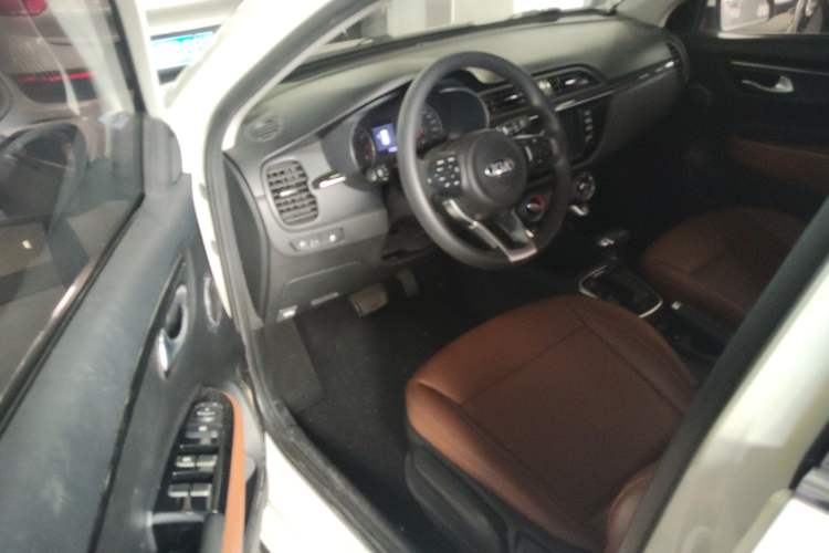 Used Kia KX Cross 2017 1.4L AT GLS
