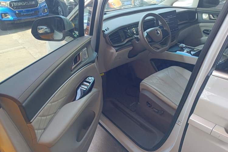 Used Denza D9 2022 DM-i 970 Four-Wheel Drive Flagship Model
