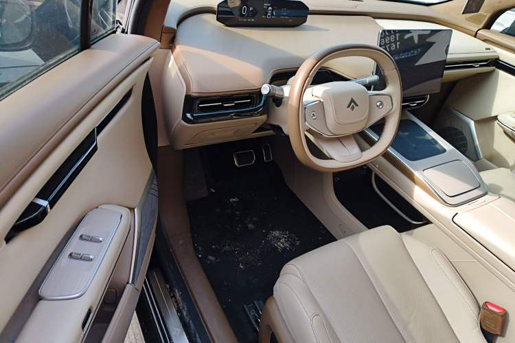 Used  HT 2023 670 Rear-Drive Ultra-High-Voltage NDA Version
