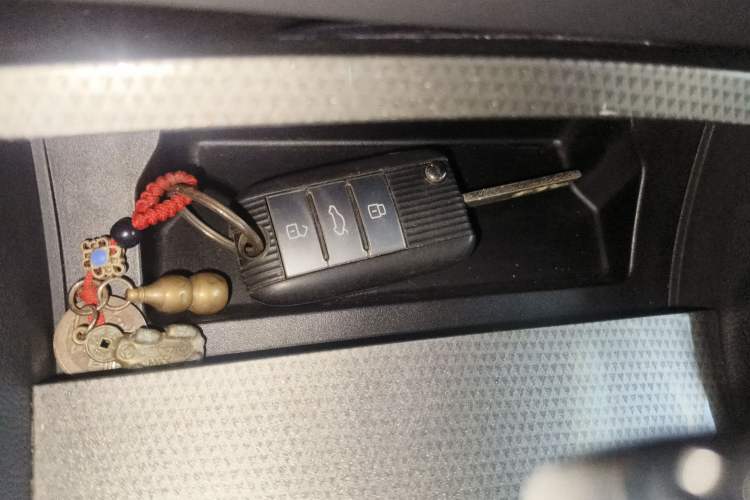 Used Roewe i6 2020 PLUS 1.6L CVT 4G Connected Glory Flagship Edition
