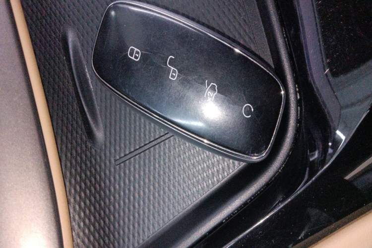 Used Denza D9 2022 DM-i 970 Four-Wheel Drive Prestige Model