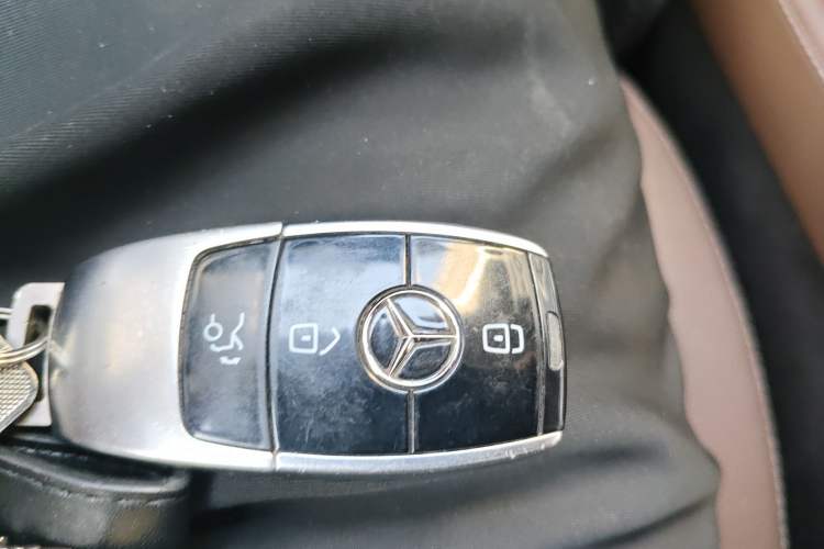 Used Mercedes-Benz E-Class New Energy 2022 E 350 e L Plug-in Hybrid Sedan
