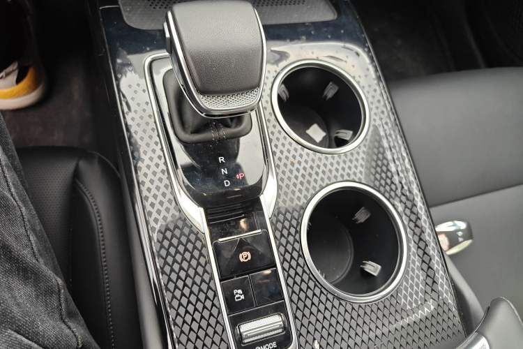 Used Hongqi HS3 PHEV 2025 Model PHEV 117km Jingwei PLUS Edition