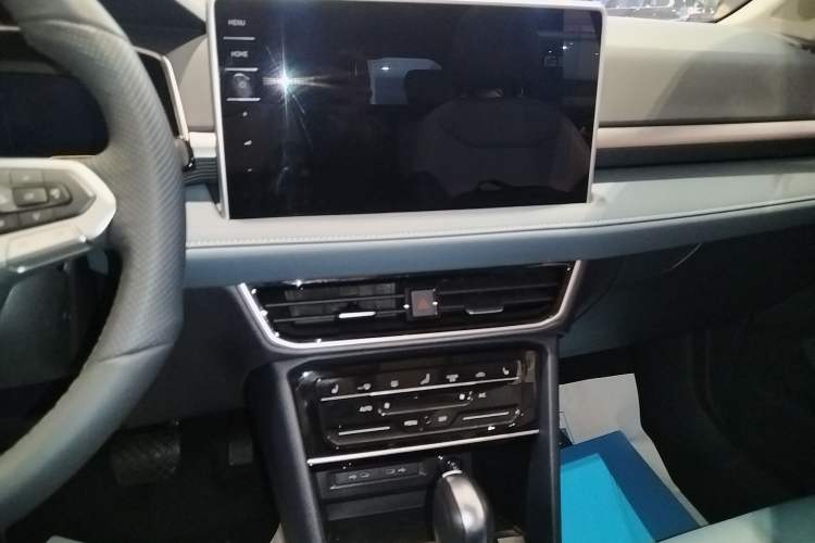 Used Volkswagen Tharu 2024 300TSI Two-Wheel-Drive Moon Luxury Edition
