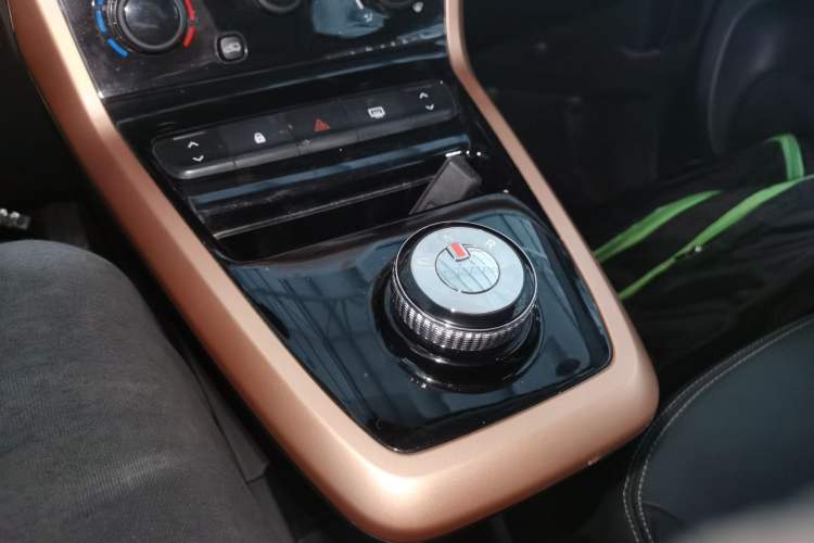 Used Dongfeng NAMMI BOX 2022 Light Wind Edition 201KM Standard Model
