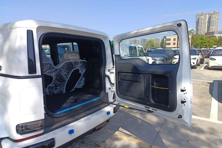 Used  V23 2025 401 Two-Wheel Drive Advanced Edition
