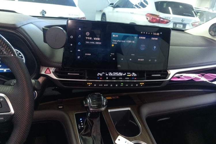 Used Toyota Granvia 2023 2.5L Hybrid Flagship VIP Edition
