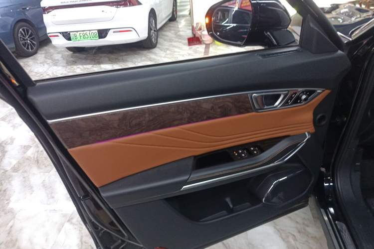 Used Bestune T99 2023 2.0T Automatic Premium (6AT)
