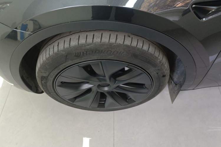 Used Tesla Model Y 2024 Long-Range All-Wheel-Drive Version
