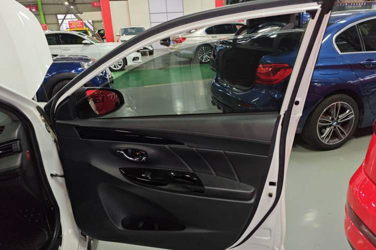 Used Toyota YARiS L 2020 X-Trail X 1.5L CVT Luxury Edition
