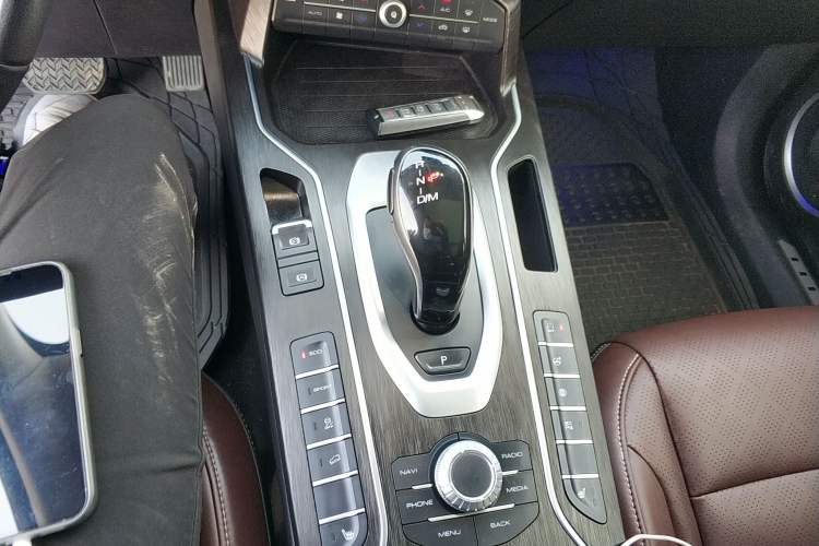 Used Wey VV6 2020 2.0T Two-Wheel Drive Smart Protection+