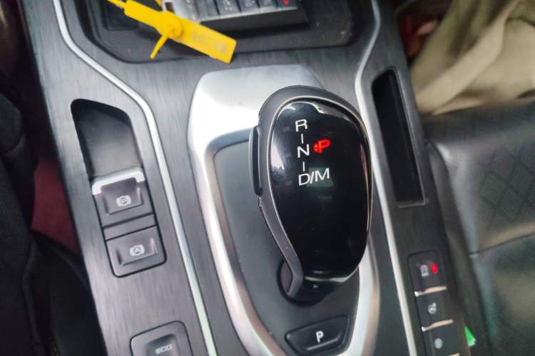 Used Wey VV6 2018 2.0T Two-Wheel Drive Flagship Version China V Standard
