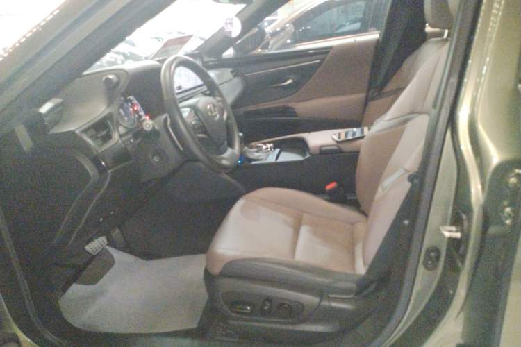Used Lexus ES 2022 200 Excellence Edition
