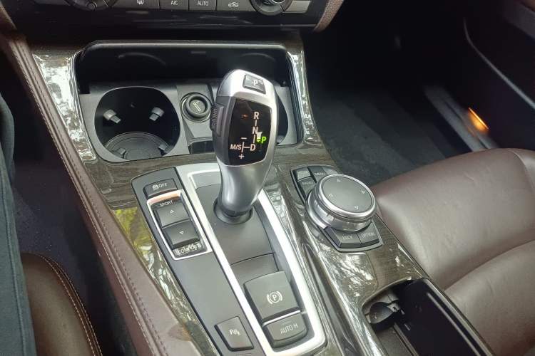 Used BMW 5 Series 2014 525Li Luxury Design Package
