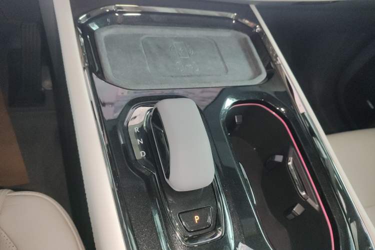 Used Zeekr 009 2024 7-Seater Walk-Through Version Four-Wheel Drive 108 kWh