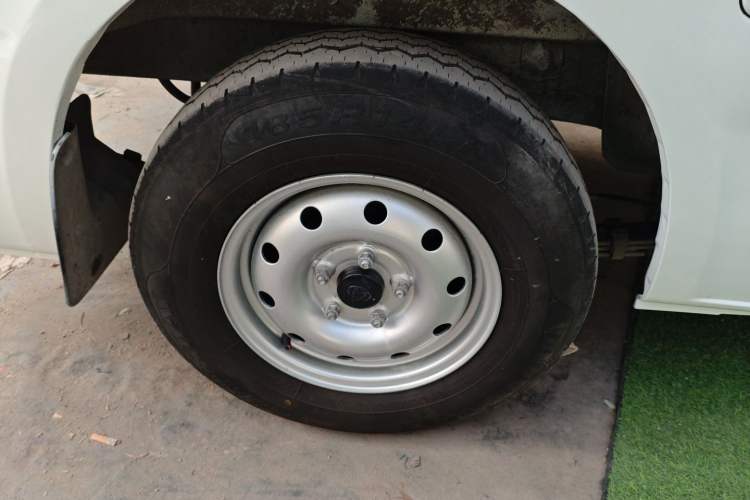 Used Chana Ruixing EM80 2025 Passenger Version Comfort Model 6 Seats 300 km Liftback Door