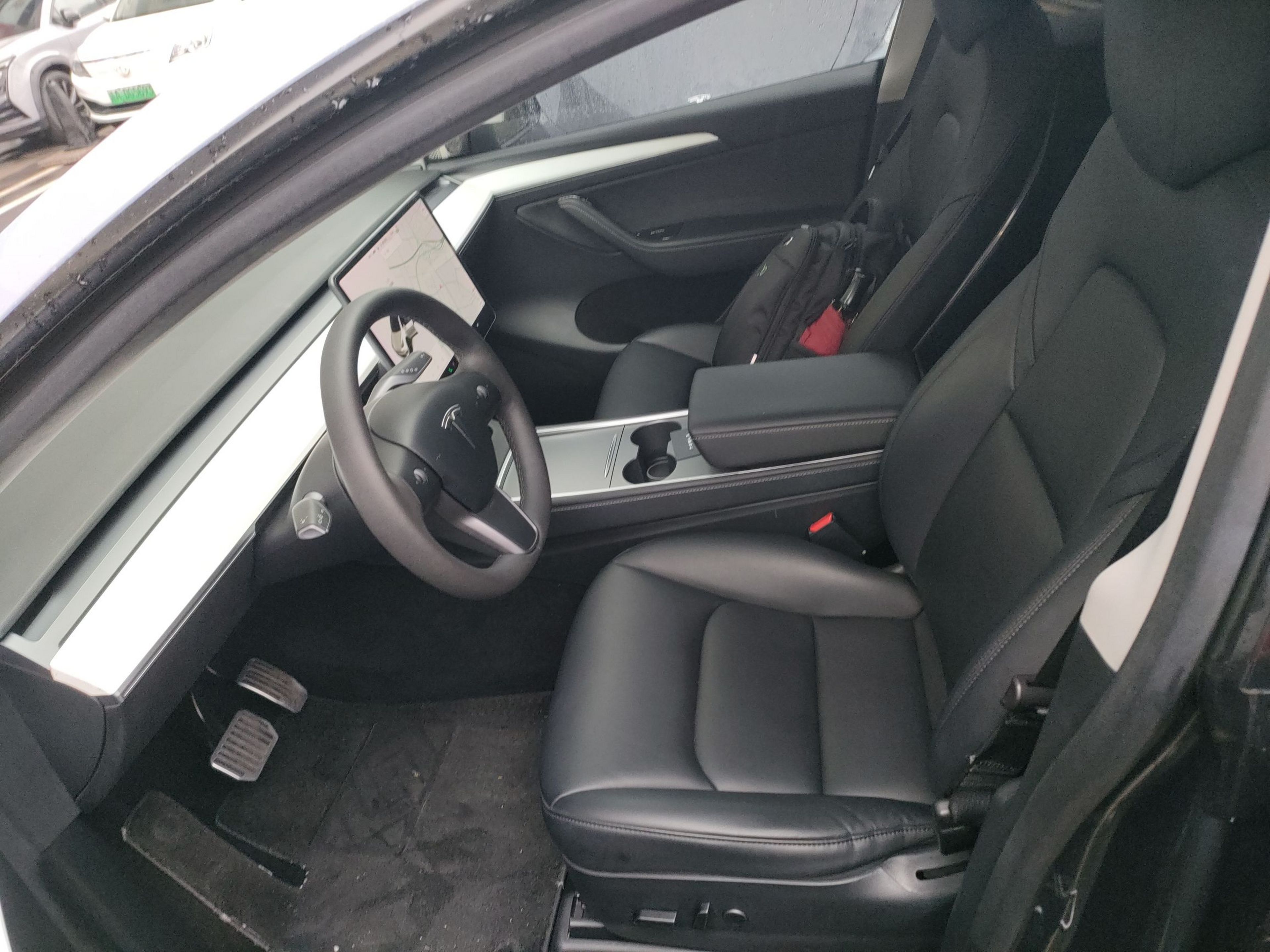 Переднее сиденье в автомобиле