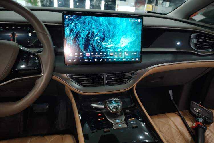 Used Denza D9 2022 DM-i 970 Four-Wheel Drive Prestige Model
