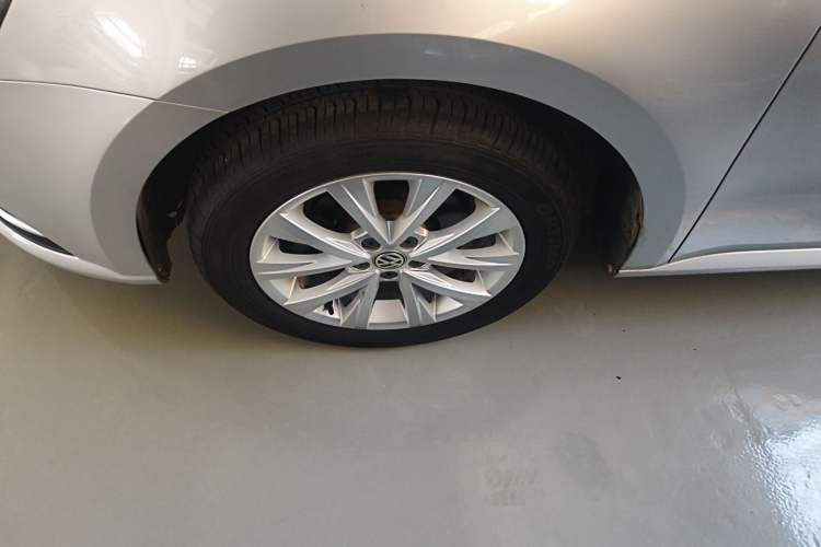 Used Volkswagen Lavida 2015 1.6L Automatic Comfort Edition
