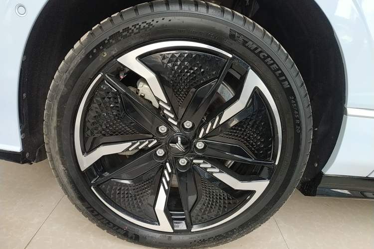 Used VOYAH PASSION 2023 Four-Wheel Drive Long-Range Version