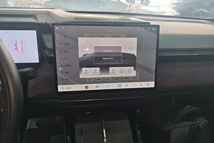 Used Lynk & Co 08 EM-P 2023 220 km Limited-Time Edition
