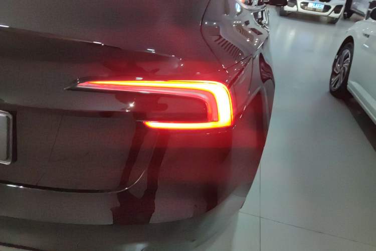 Used Tesla Model 3 2025 Model Revised Rear-Wheel-Drive Version
