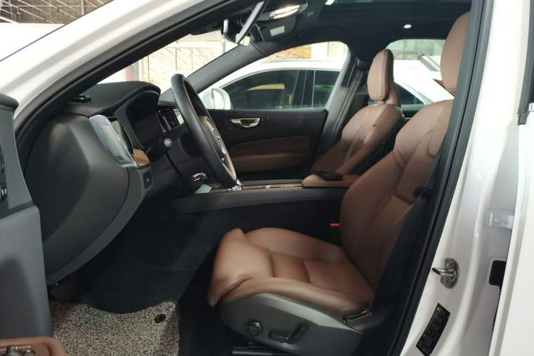 Used Volvo XC60 2025 B5 Four-Wheel Drive Smart & Advanced Luxury Edition
