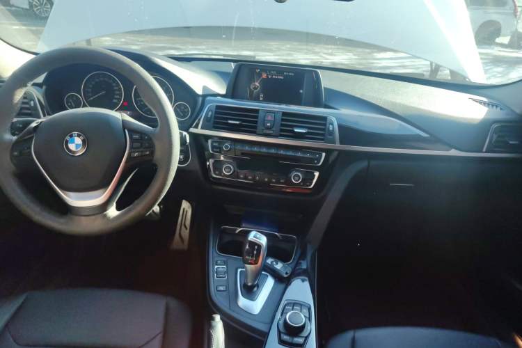 Used BMW 3 Series 2017 318i Fashion Model
