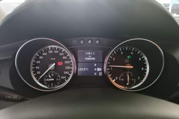 Used Mercedes-Benz R-Class 2017 R 320 4MATIC Business Edition Prestige Model
