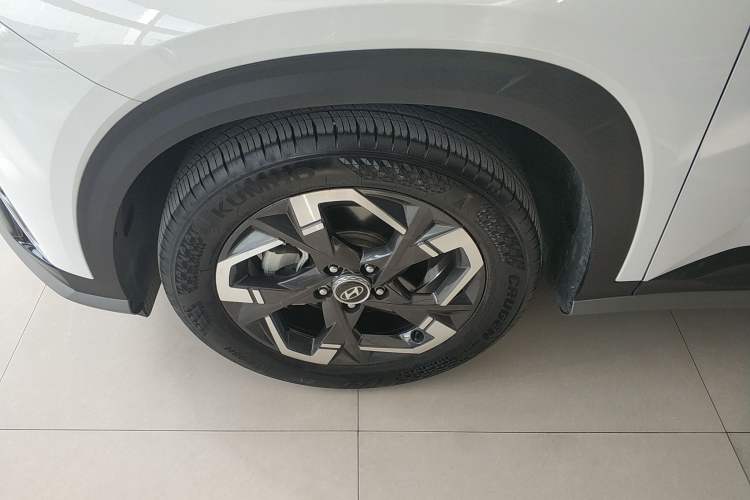 Used Hyundai ix35 2023 Musso 2.0L Deluxe Edition DLX
