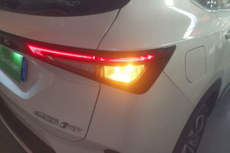 Used Wuling Asta 2022 2.0L DHT Electric-Speed Version
