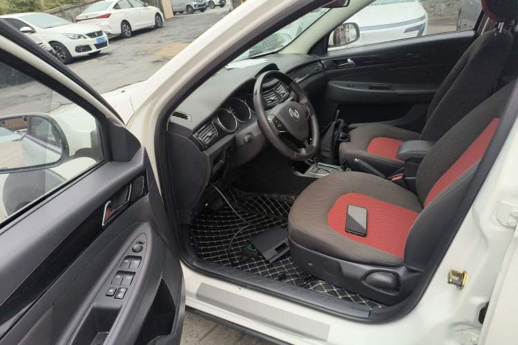 Used Dongfeng Aeolus H30 2013 CROSS 1.5L Automatic Luxury Model
