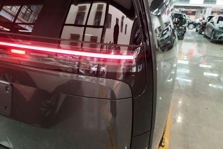 Used Li Auto MEGA 2024 Ultra Model
