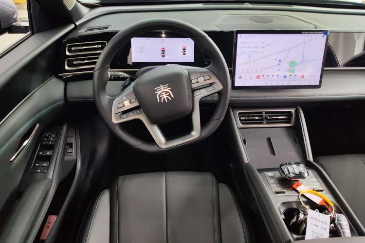 Used BYD Qin L 2025 DM-i Smart Drive 120KM Leading Model
