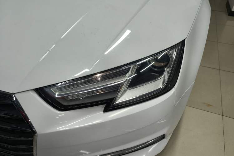 Used Audi A4L 2017 Plus 40 TFSI Ambition Model
