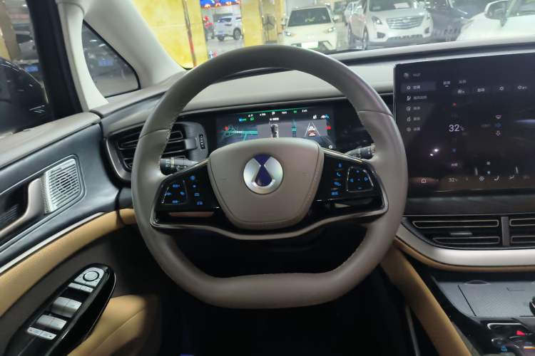 Used Denza D9 2022 DM-i 1040 Prestige Model
