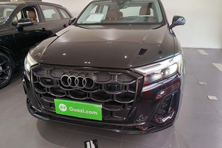 Used Audi Q7 2024 45 TFSI quattro S line Black Warrior Edition
