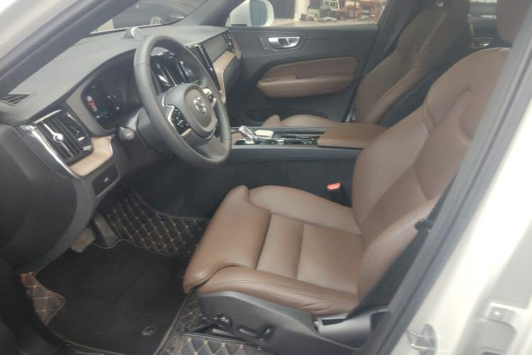 Used Volvo XC60 2024 B5 4x4 Smart Luxury Edition
