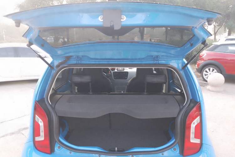 Used Volkswagen up! 2015 1.0L move up!
