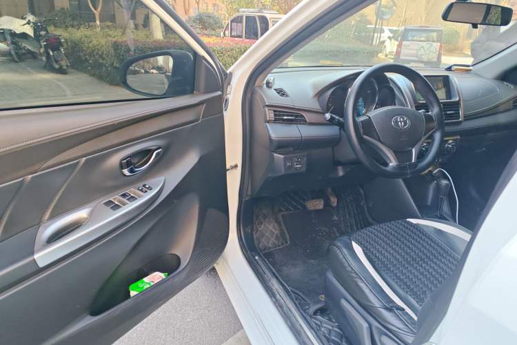 Used Toyota YARiS L Zhi Xuan 2015 1.5E Automatic Charm Edition