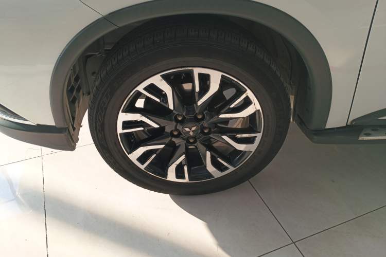 Used Mitsubishi Outlander 2019 2.4L 4x4 Zhi Xiang Edition 5 Seats China VI Standard