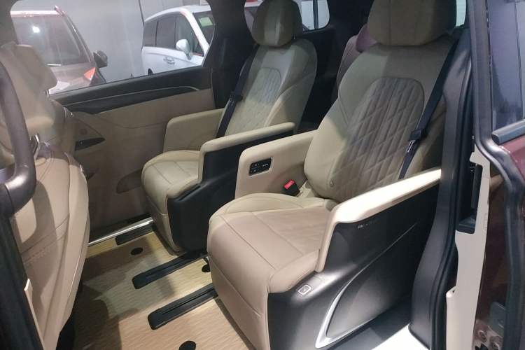 Used Buick GL8 2022 ES Land Cruiser 653T Luxury Model