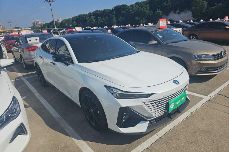 Used Changan UNI-V 2023 1.5T Prestige Model
