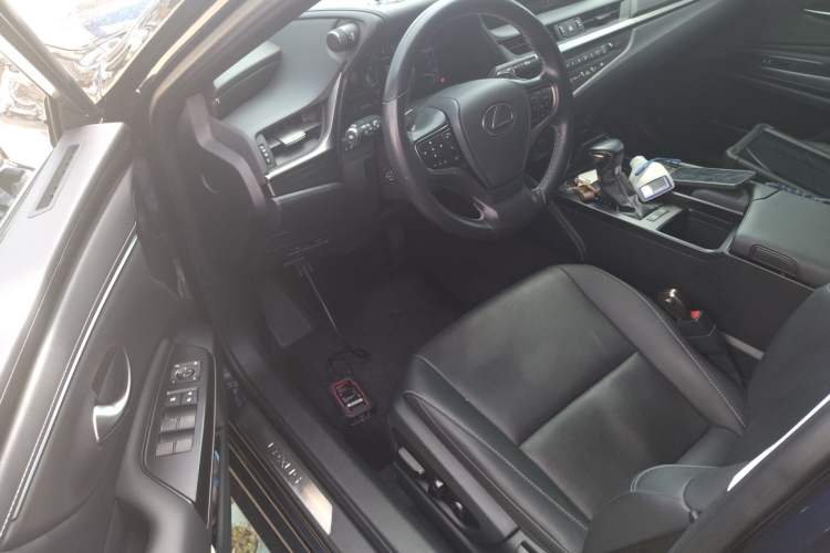 Used Lexus ES 2018 200 Excellence Edition China V Standard
