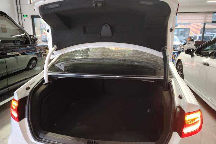 Used Audi A4L 2015 35 TFSI Automatic Comfort Model
