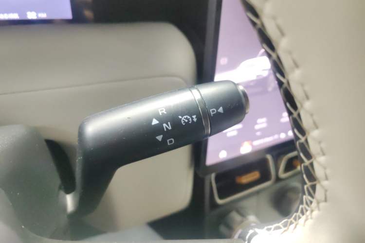 Used  V23 2025 401 Two-Wheel Drive Intelligent Driving Version
