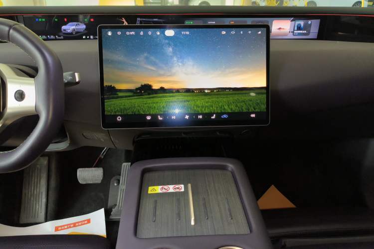 Used  07 2024 Max Extended-Range Edition
