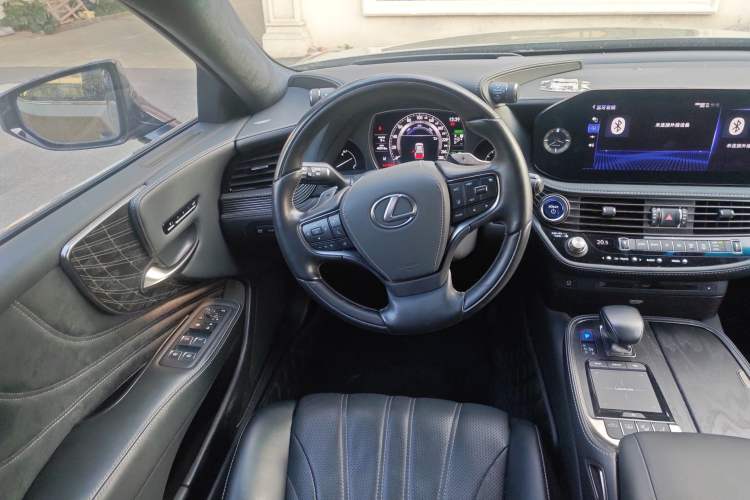 Used Lexus LS 2021 500h Executive Edition
