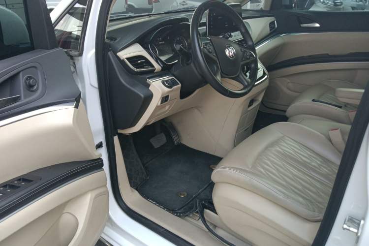 Used Buick GL8 2023 Facelifted Land Cruiser Executive Luxury Version