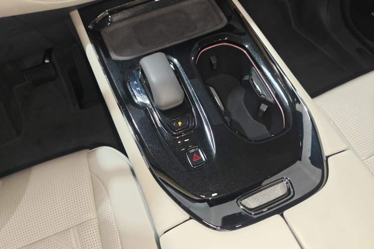 Used Zeekr 009 2024 Six-Seat Executive Version 4WD 108 kWh
